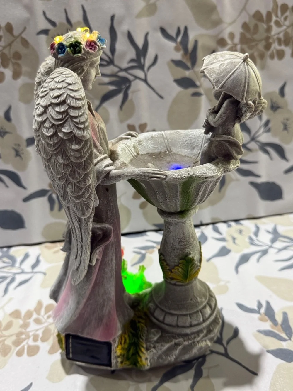 Angel Garden Statue Bird Bath with baby angel and LED - Picture 5 of 7